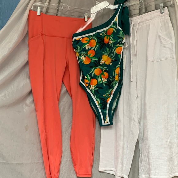 Cupshe swimsuit combo - Picture 1 of 9